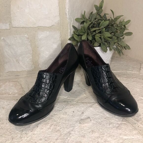 Indigo by Clarks black leather/patent leather low booties sz 10 - Picture 2 of 9